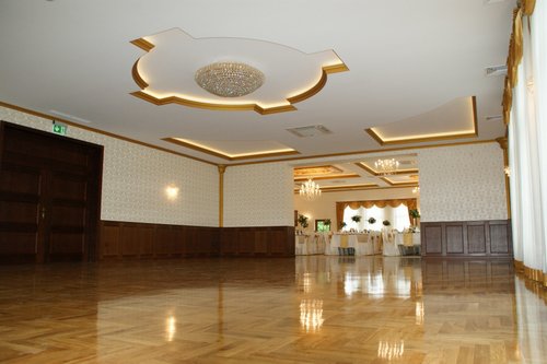 Wykonanie wnętrza budynku weselnego - Białe Ługi