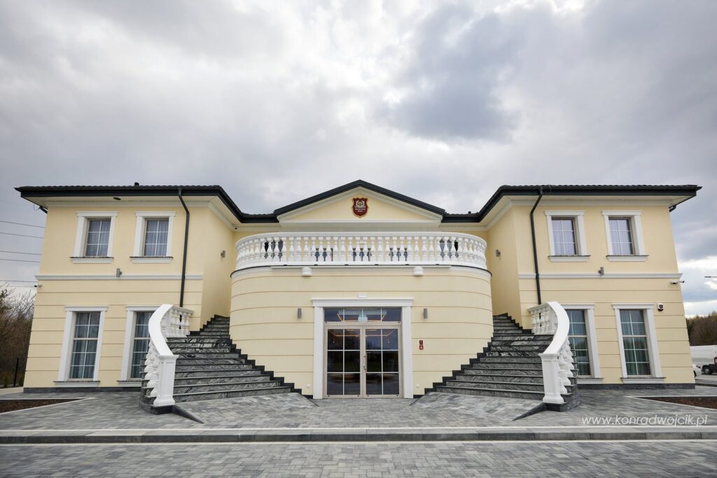 Wykonanie elewacji budynku weselnego