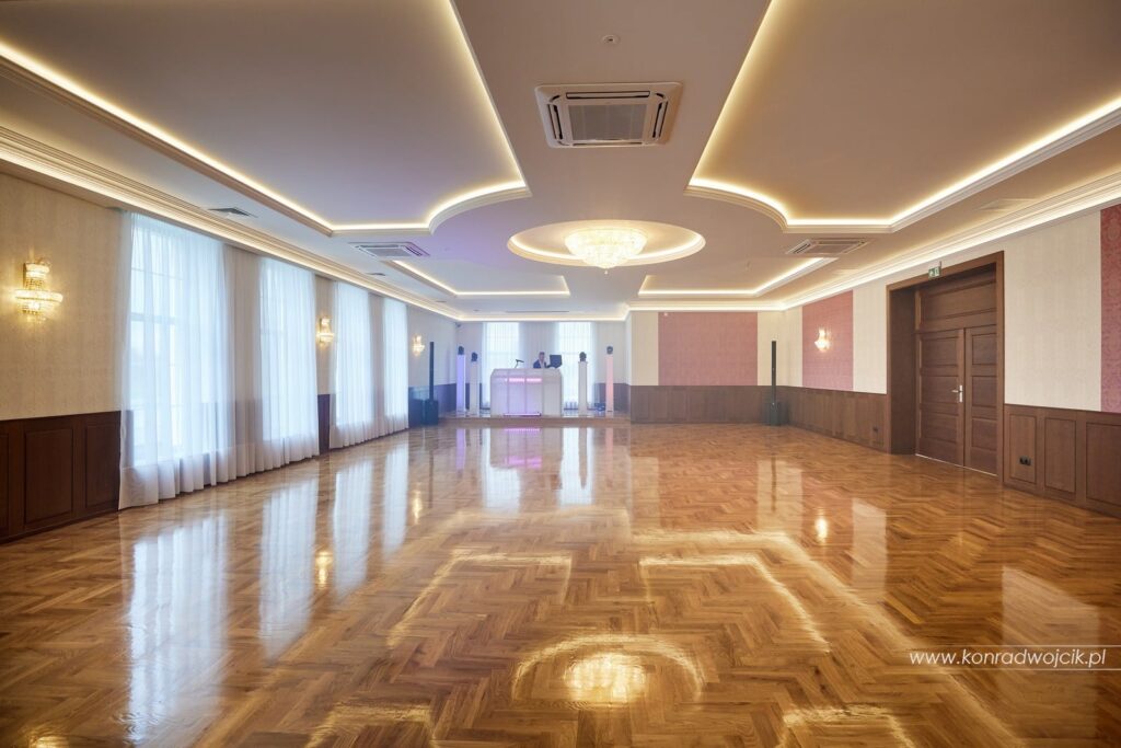 Wykonanie wnętrza budynku weselnego