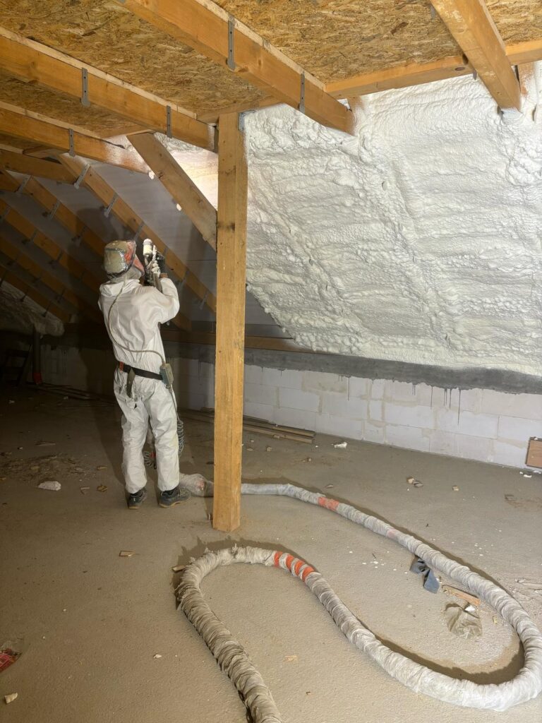 Wykonanie ocieplenia pianą PUR - sposób wykonywania ocieplenia